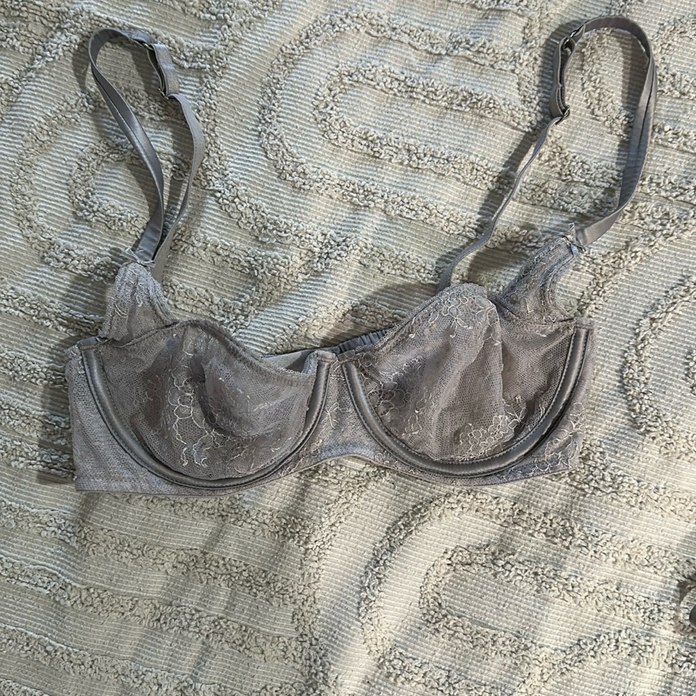 2 bras, great condition no rips. Tags are cut off, size A cup I would say.